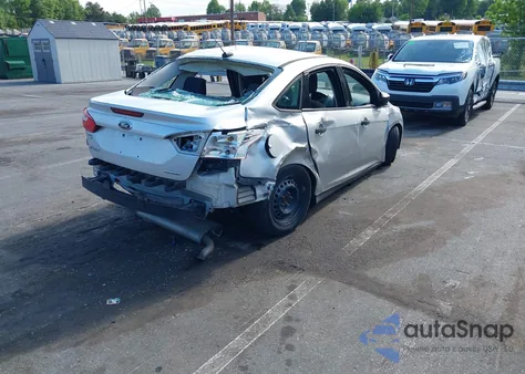 2014 Ford Focus S из США, поврежденный, VIN 1FADP3E23EL276242